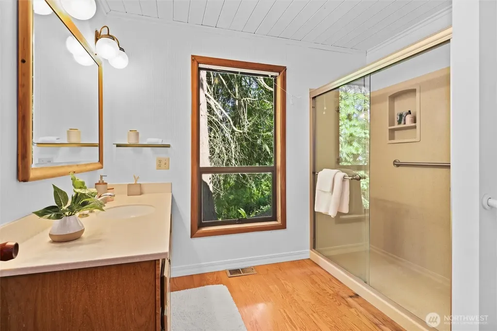 18503 SE 64th Way Issaquah WA 98027