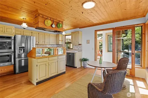 18503 SE 64th Way Issaquah WA 98027