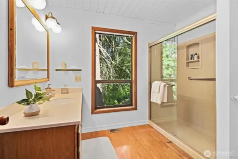 18503 SE 64th Way Issaquah WA 98027
