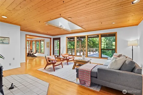 18503 SE 64th Way Issaquah WA 98027