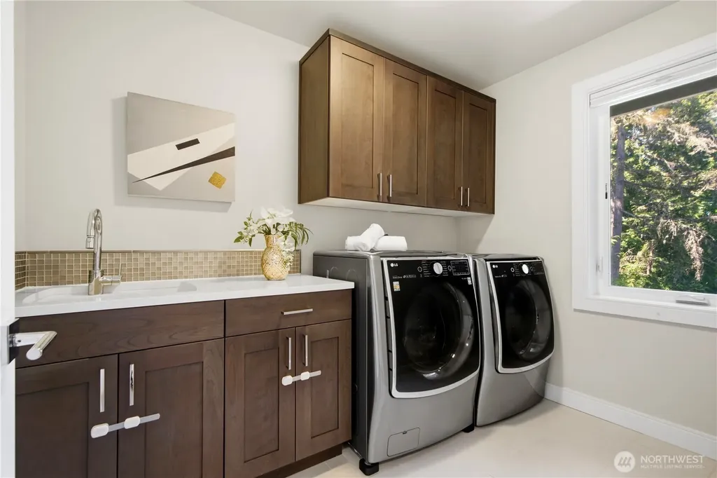 16003 SE 43rd Street Bellevue WA 98006