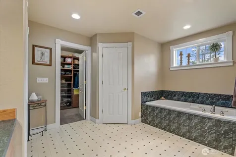 12108 40th Avenue E Tacoma WA 98446