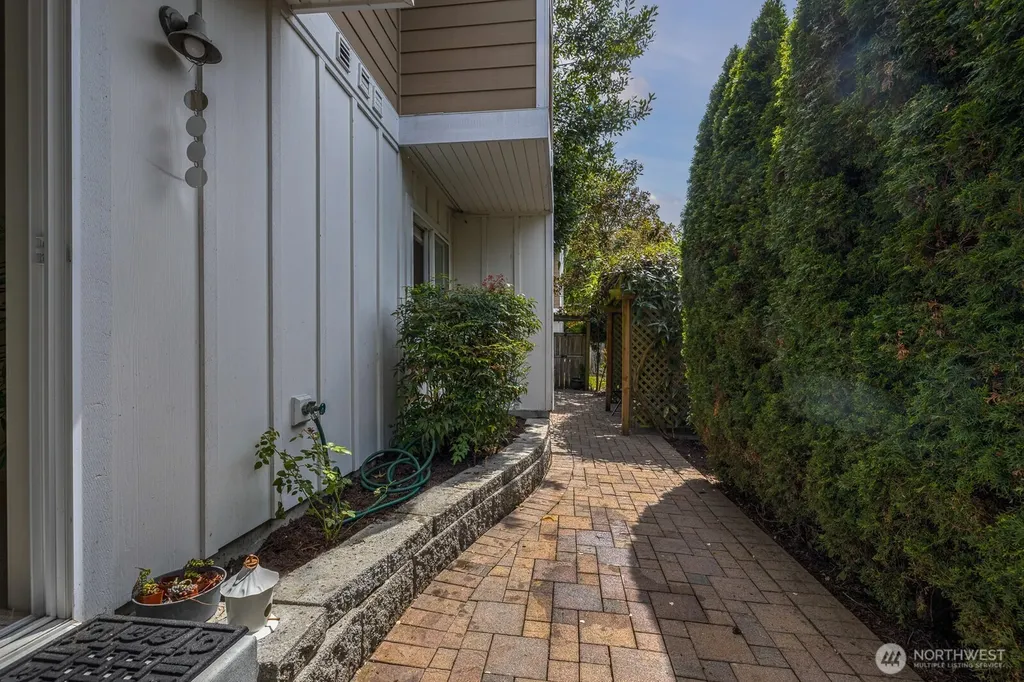 3030 31st Avenue W Seattle WA 98199