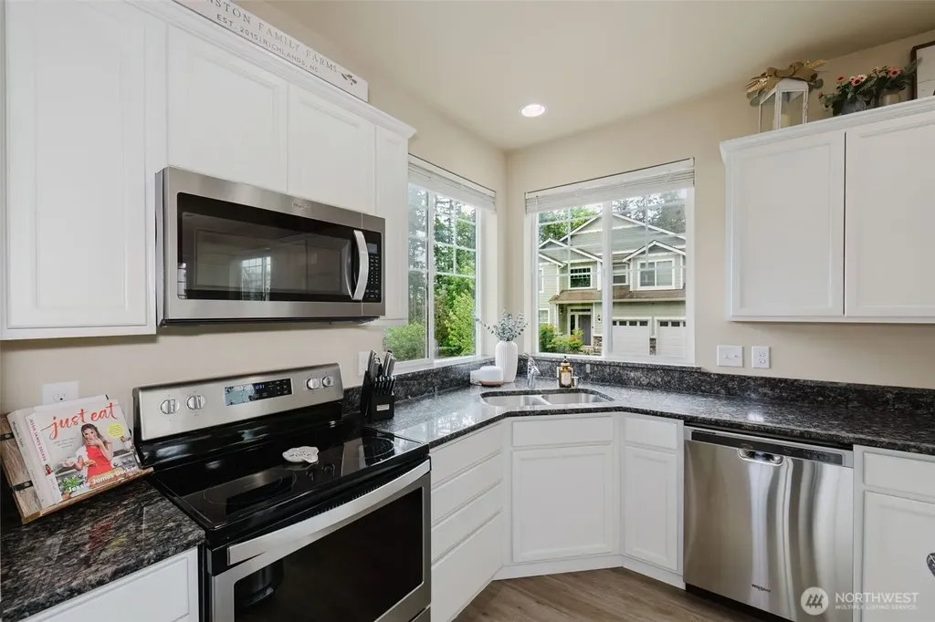 3677 SE Chesterton Drive Port Orchard WA 98366