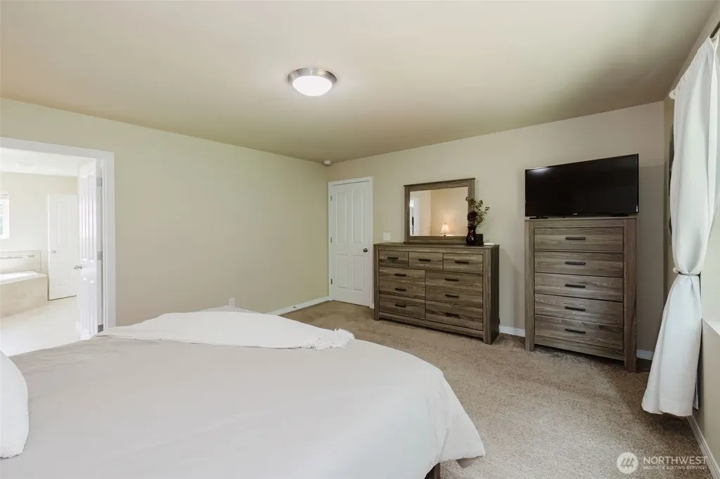 3677 SE Chesterton Drive Port Orchard WA 98366