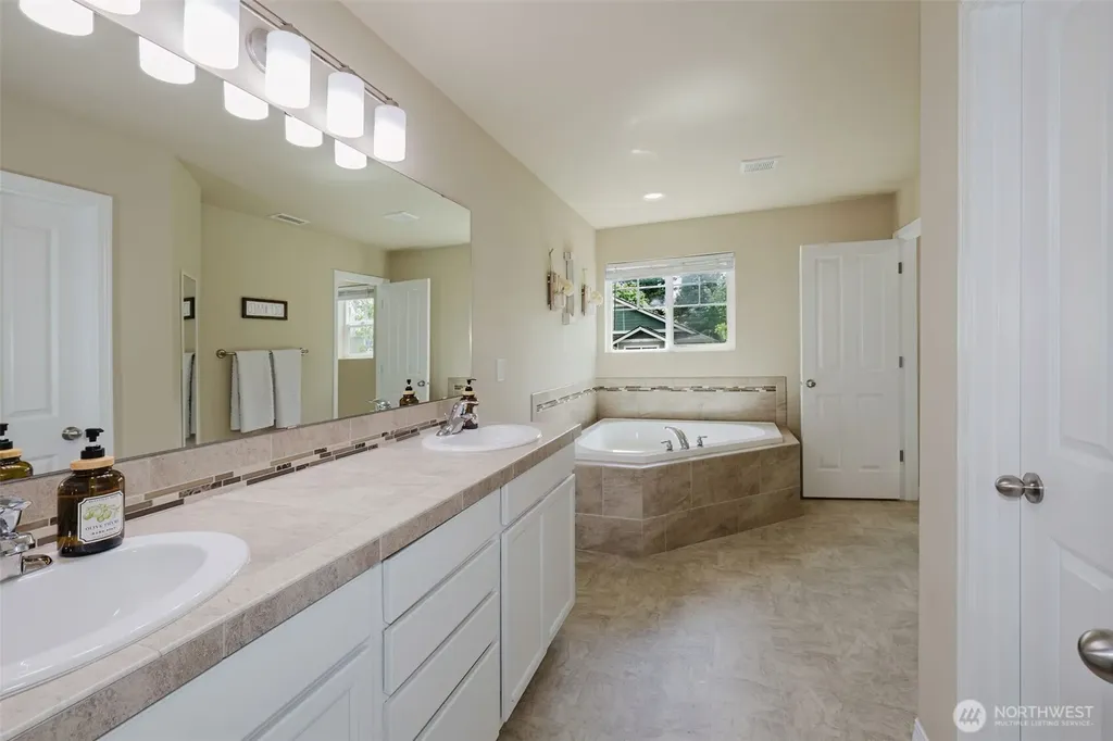 3677 SE Chesterton Drive Port Orchard WA 98366