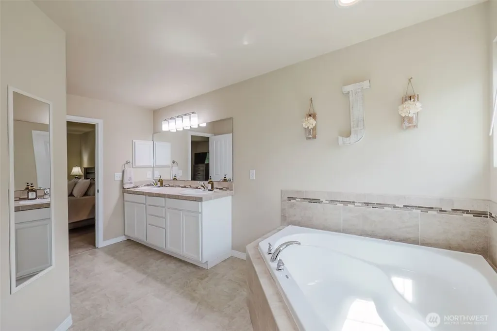3677 SE Chesterton Drive Port Orchard WA 98366