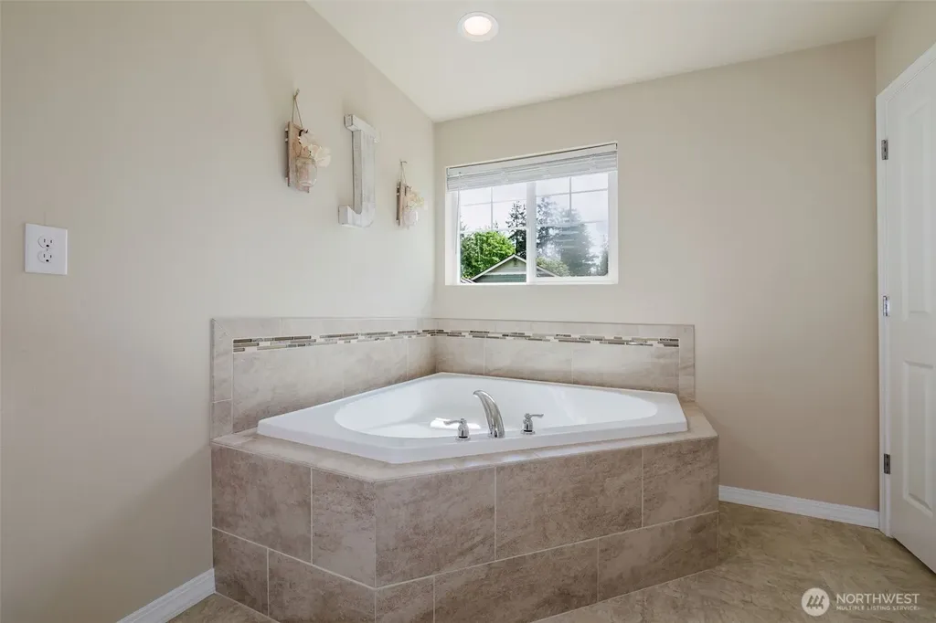 3677 SE Chesterton Drive Port Orchard WA 98366