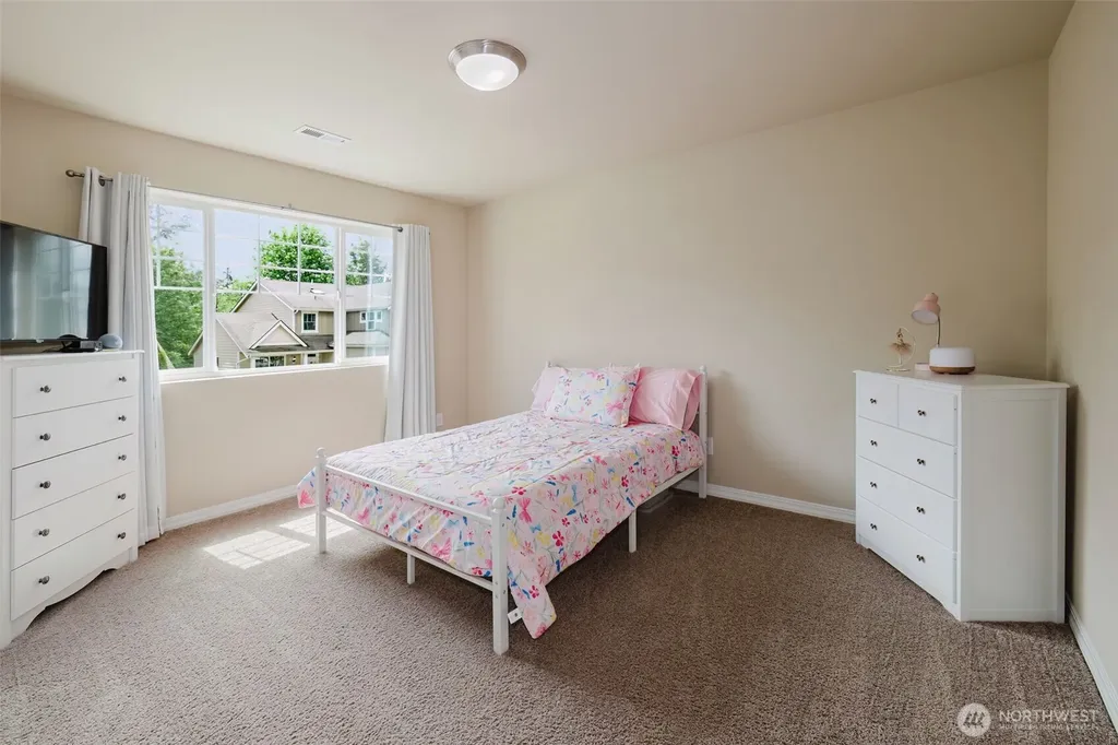 3677 SE Chesterton Drive Port Orchard WA 98366