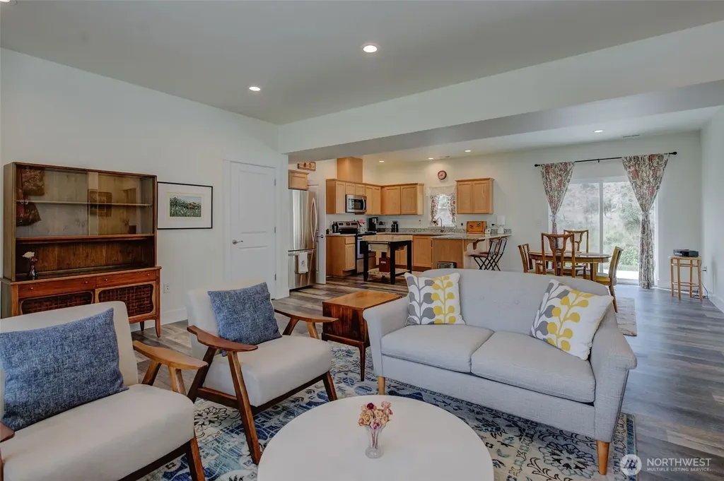 9975 Saska Way Entiat WA 98822