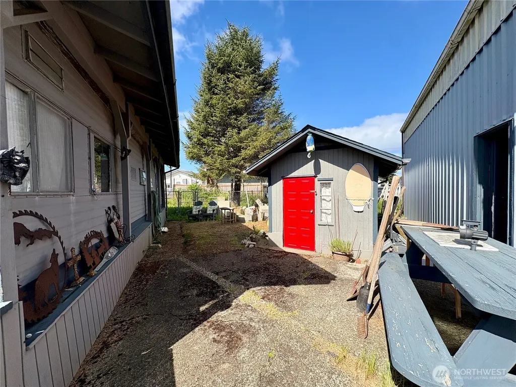105 Victoria Loop NE Ocean Shores WA 98520
