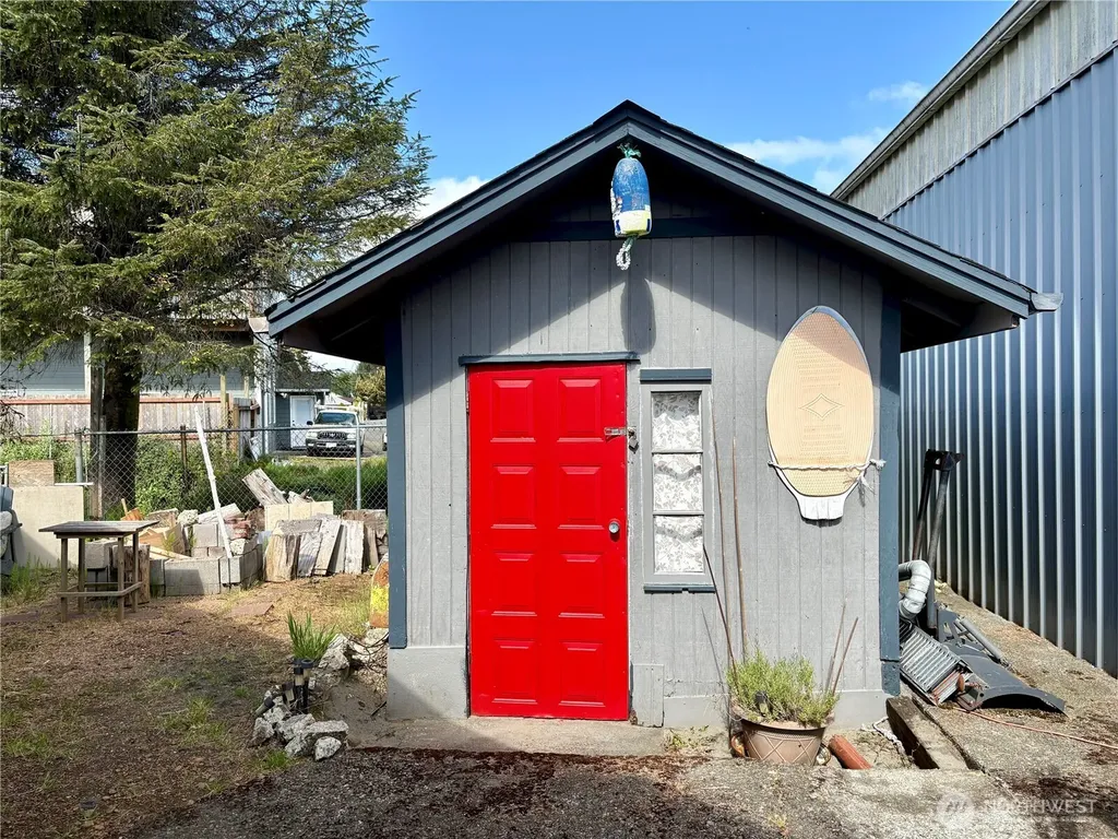 105 Victoria Loop NE Ocean Shores WA 98520