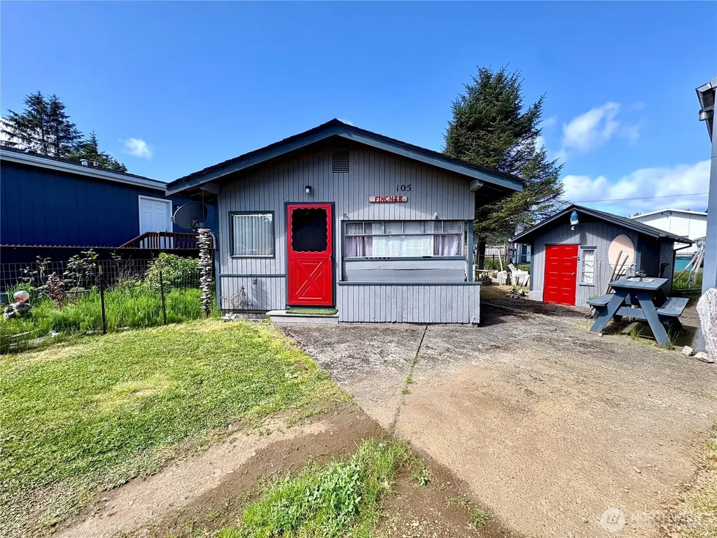 105 Victoria Loop NE Ocean Shores WA 98520