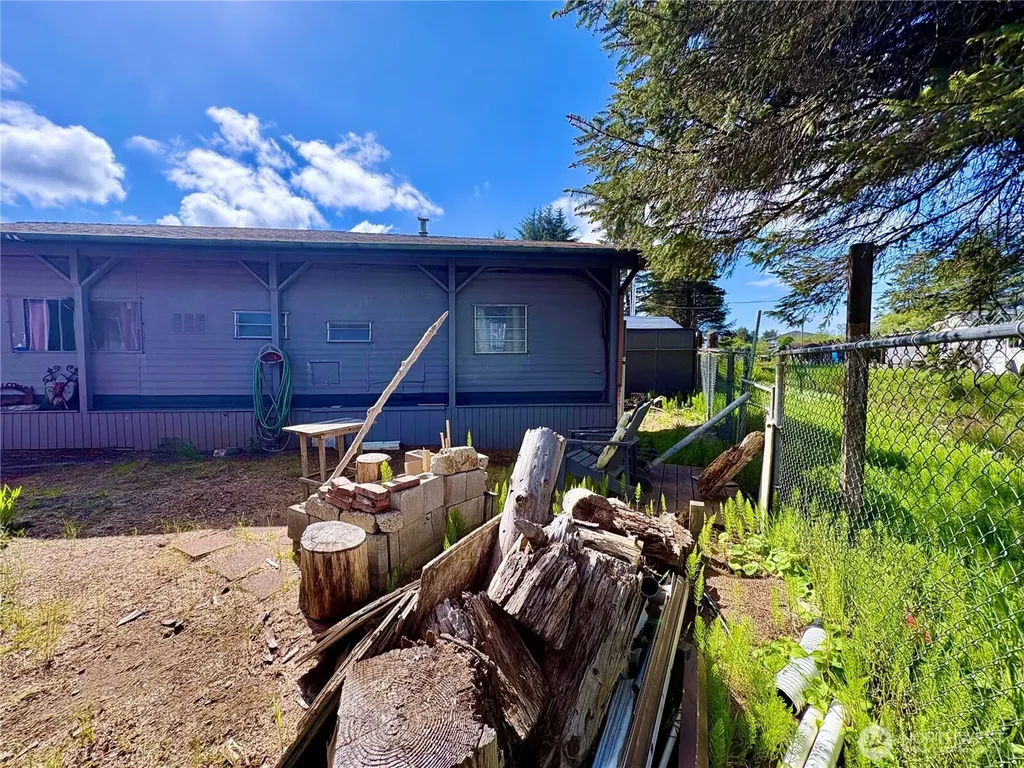 105 Victoria Loop NE Ocean Shores WA 98520