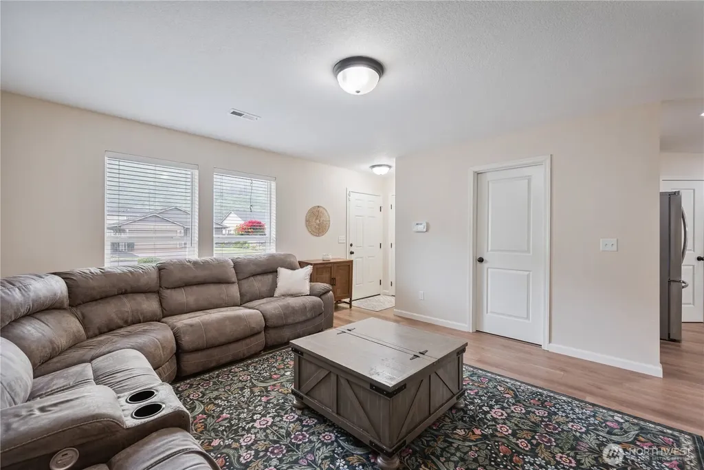 135 Haley Drive Longview WA 98632