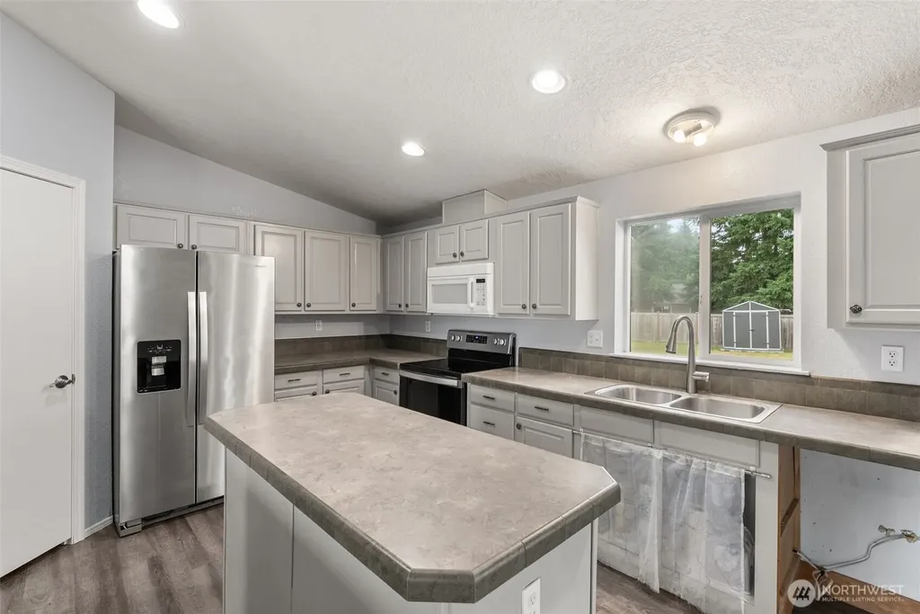 18933 SW Prairie Street Rochester WA 98579