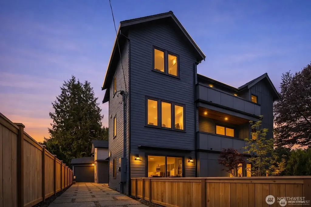 7062 Cleopatra Place NW Seattle WA 98117