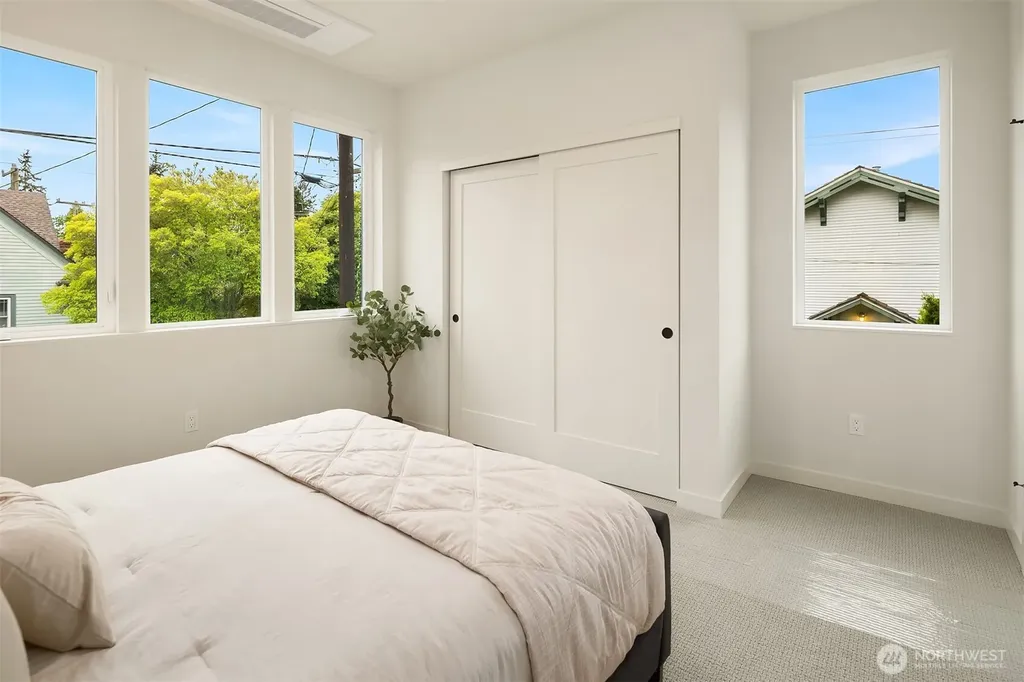 7062 Cleopatra Place NW Seattle WA 98117