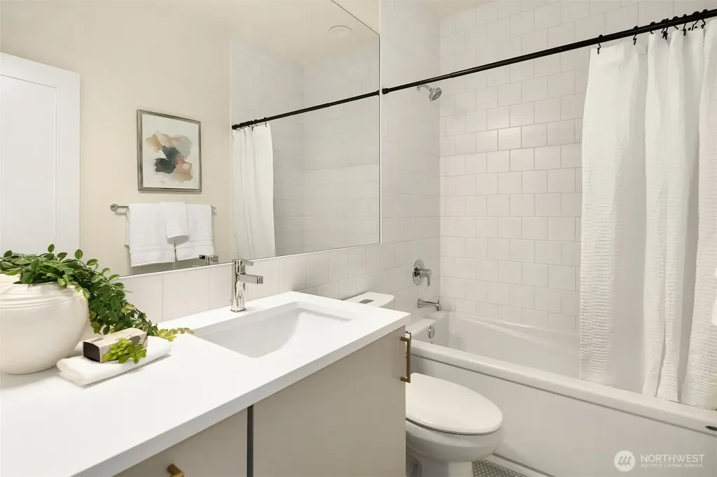 7062 Cleopatra Place NW Seattle WA 98117