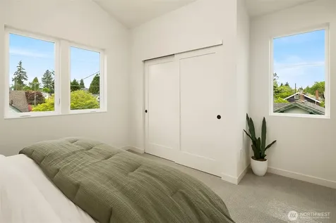 7062 Cleopatra Place NW Seattle WA 98117