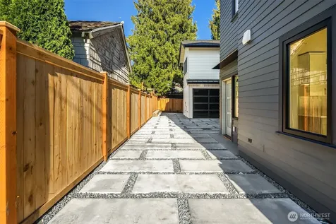 7062 Cleopatra Place NW Seattle WA 98117