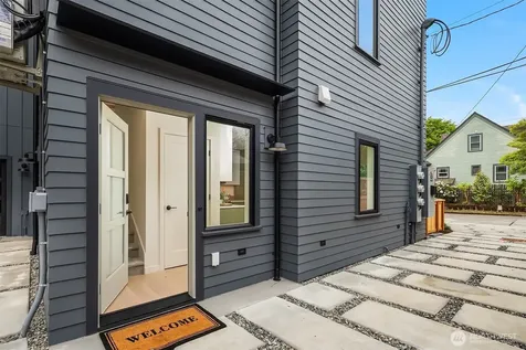 7062 Cleopatra Place NW Seattle WA 98117