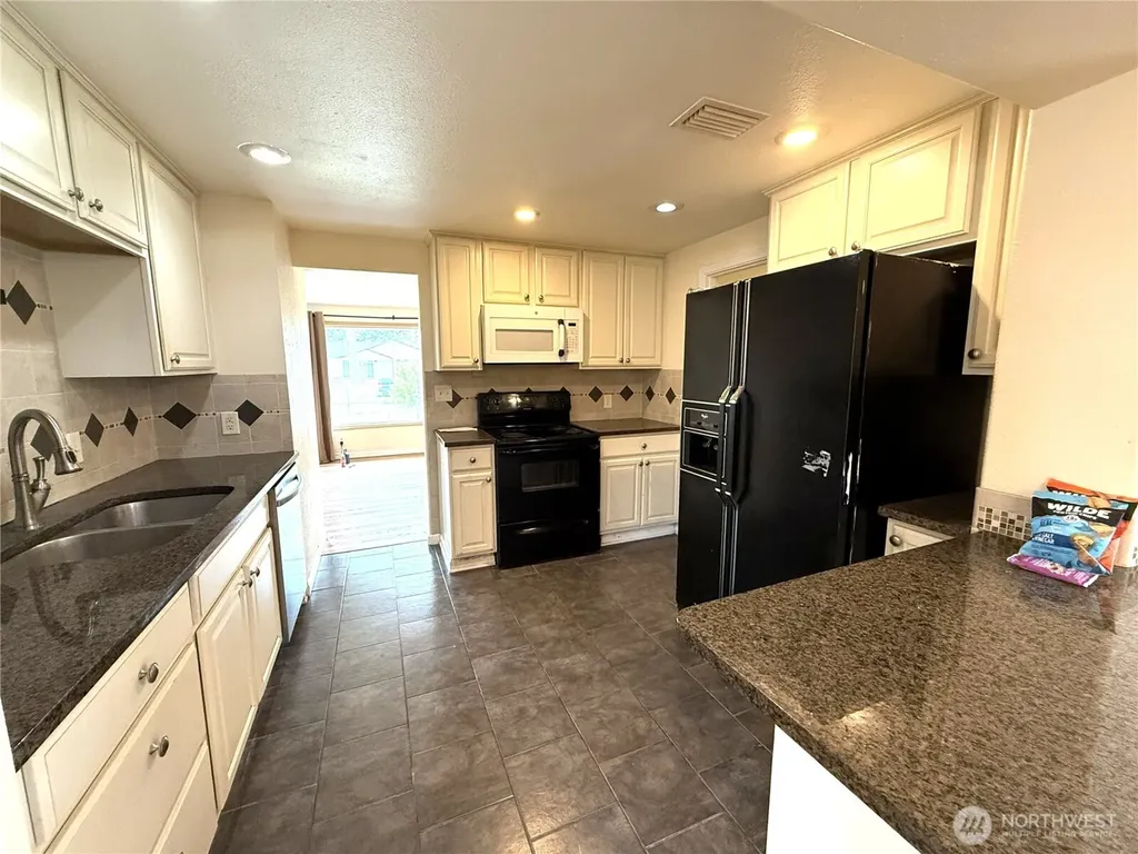 10517 Addison Street SW Lakewood WA 98499