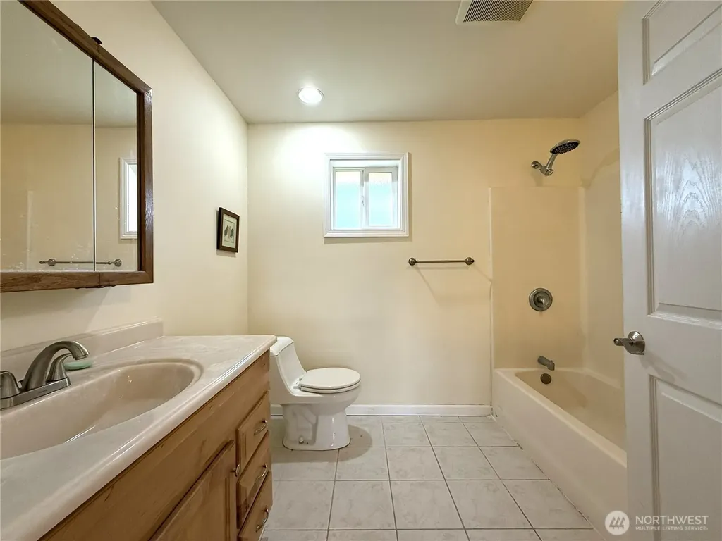 10517 Addison Street SW Lakewood WA 98499