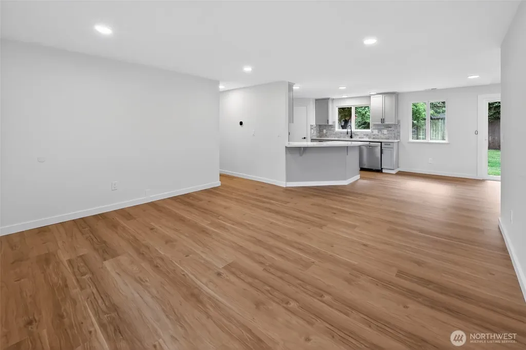 320 213th Place SW Bothell WA 98021