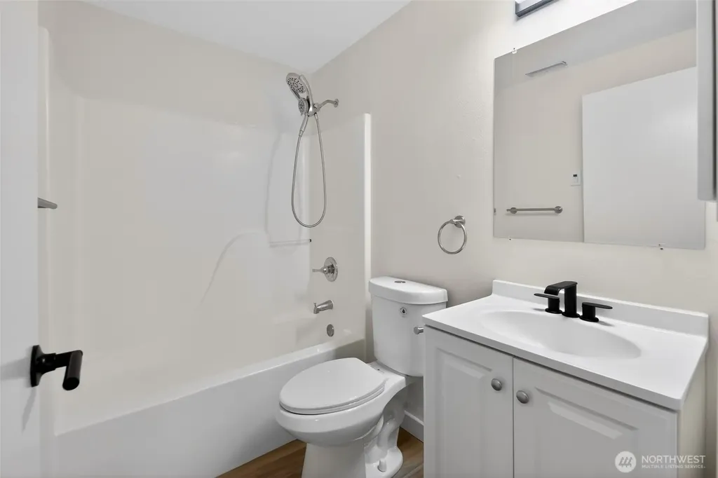 320 213th Place SW Bothell WA 98021