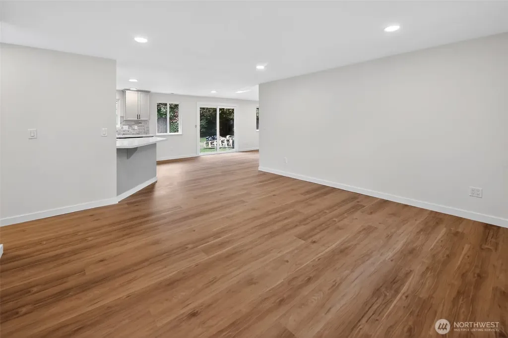 320 213th Place SW Bothell WA 98021