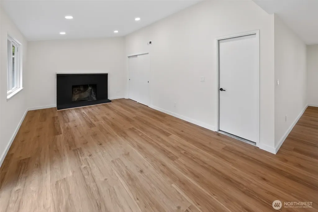 320 213th Place SW Bothell WA 98021