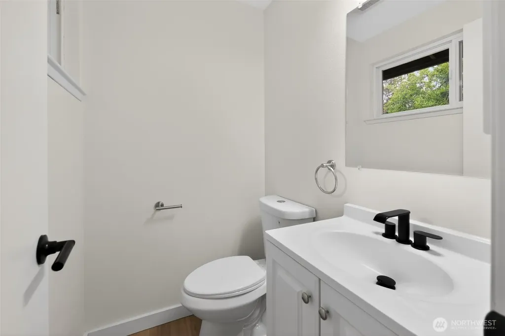 320 213th Place SW Bothell WA 98021