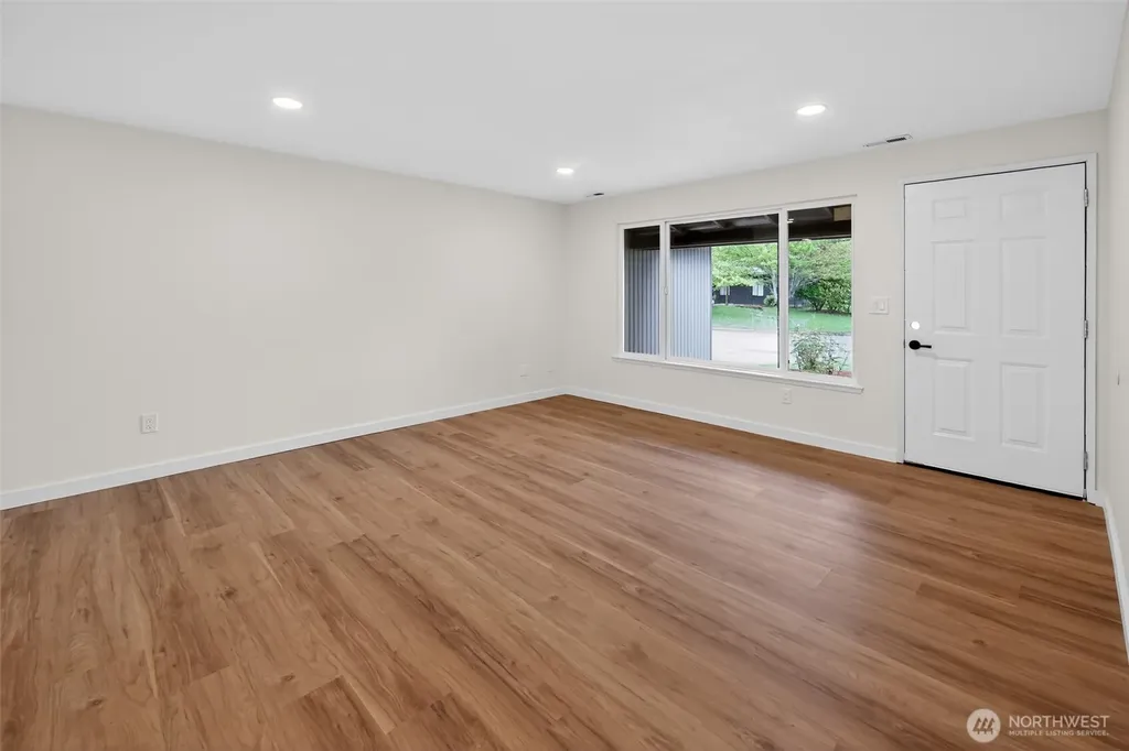 320 213th Place SW Bothell WA 98021