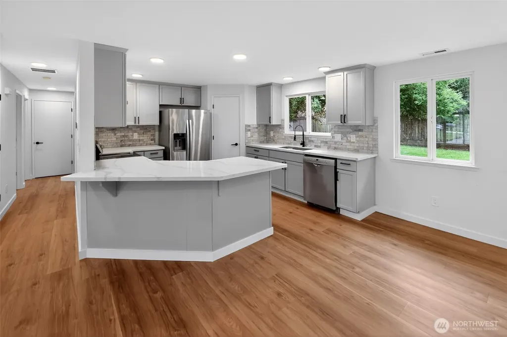 320 213th Place SW Bothell WA 98021