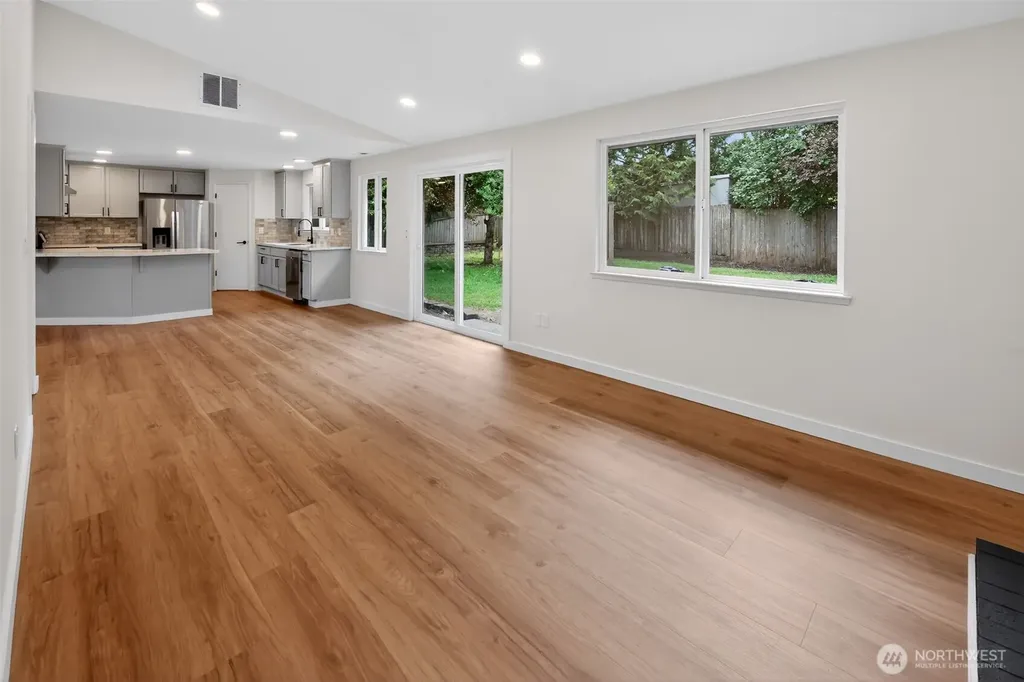 320 213th Place SW Bothell WA 98021