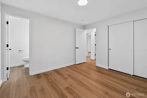 320 213th Place SW Bothell WA 98021
