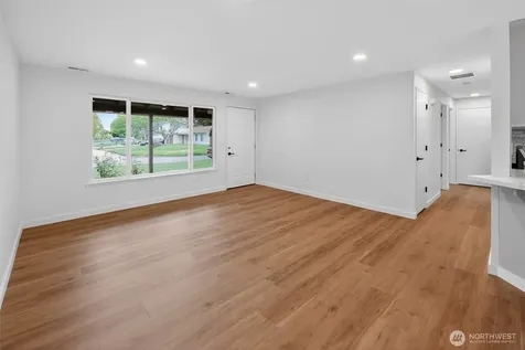320 213th Place SW Bothell WA 98021