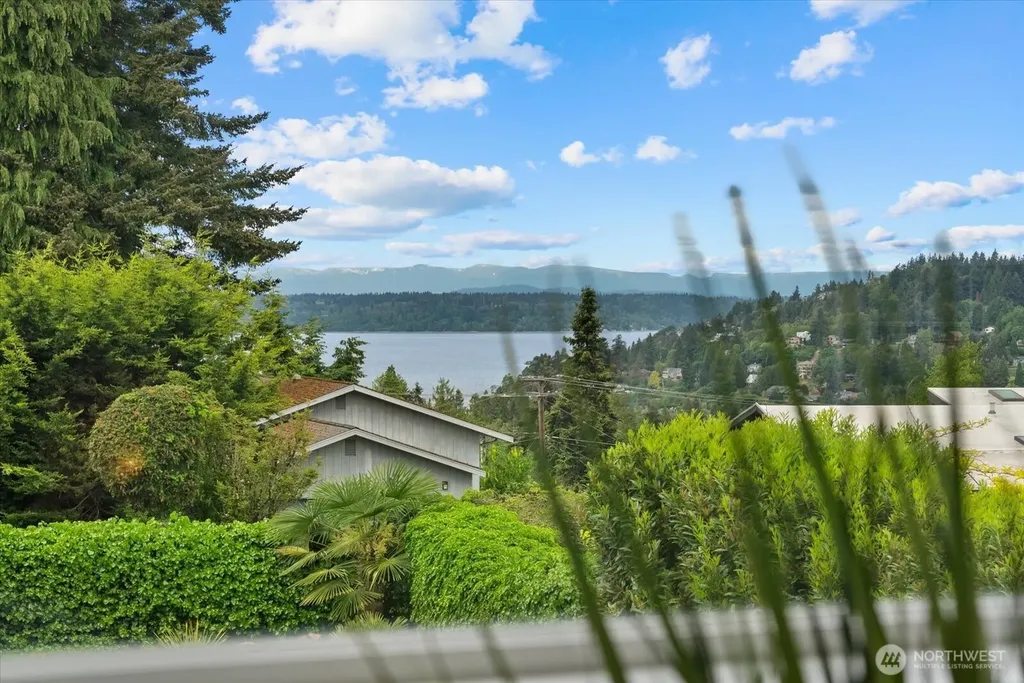 228 SW 183rd Street Normandy Park WA 98166
