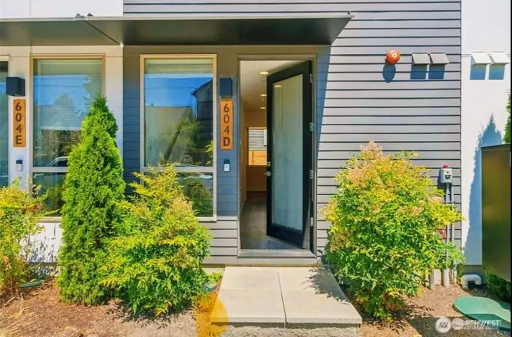 604 77th Street Seattle WA 98117
