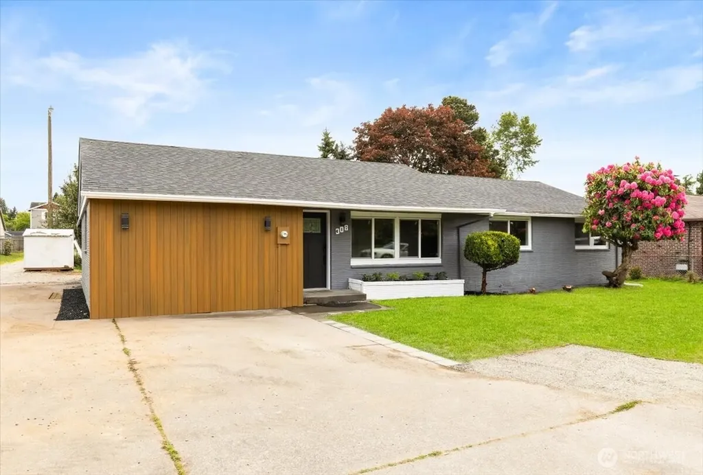 308 E 84 Street Tacoma WA 98445