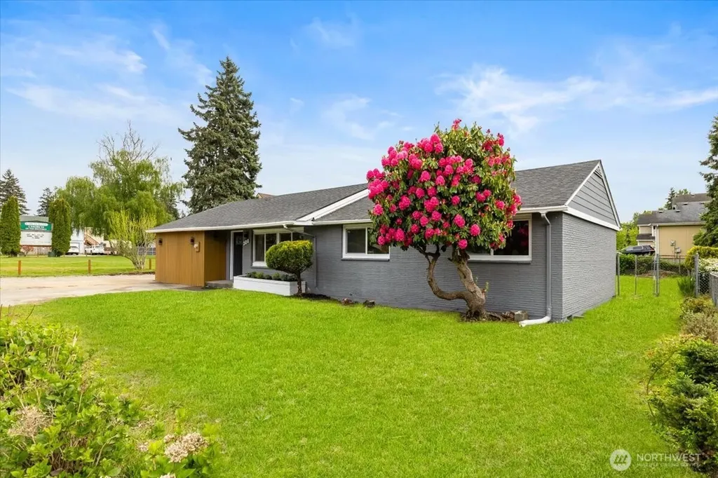 308 E 84 Street Tacoma WA 98445