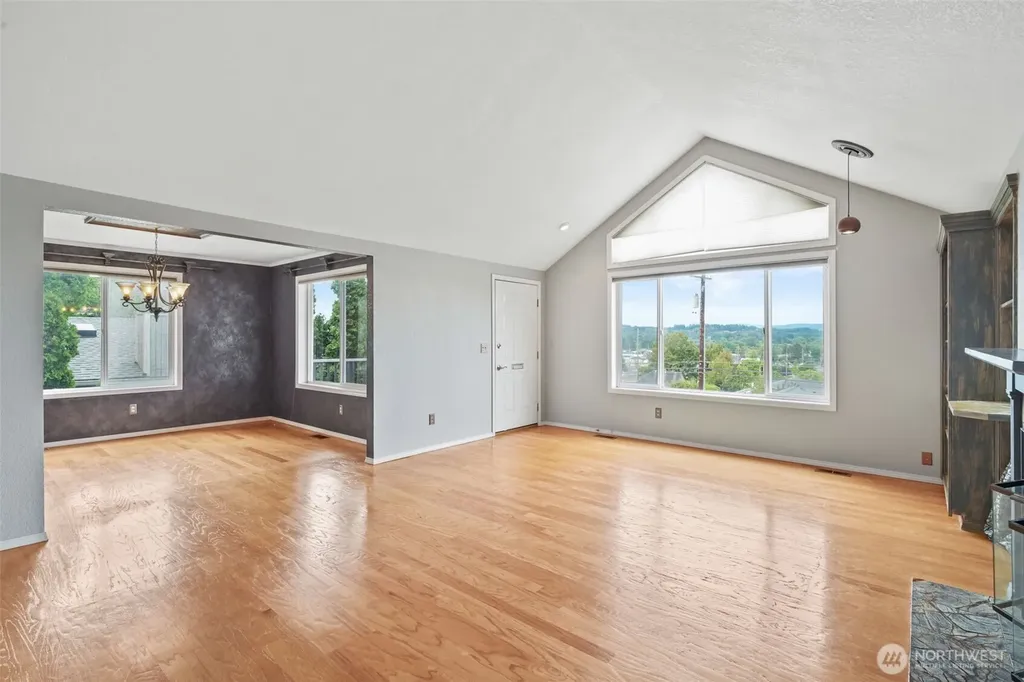 38 SE Washington Avenue Chehalis WA 98532