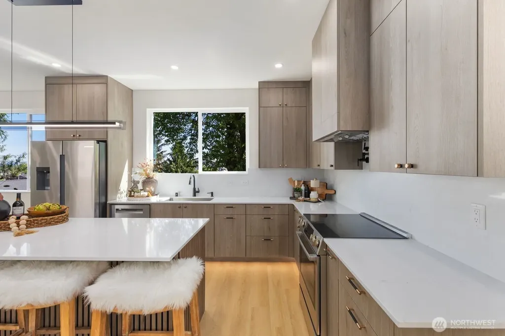 933 N 87th Street Seattle WA 98103