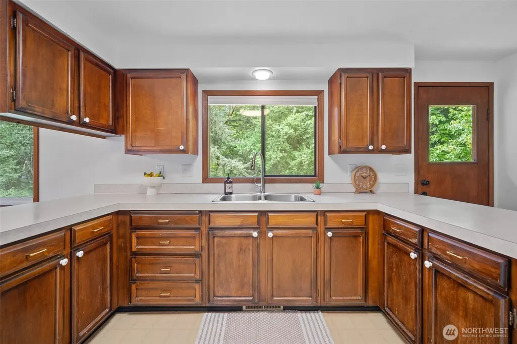 2357 Yew Street Road Bellingham WA 98229
