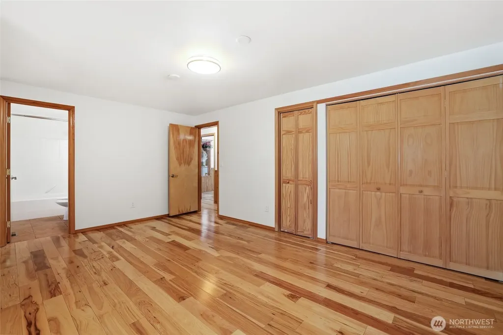 4820 W Tapps Drive E Lake Tapps WA 98391