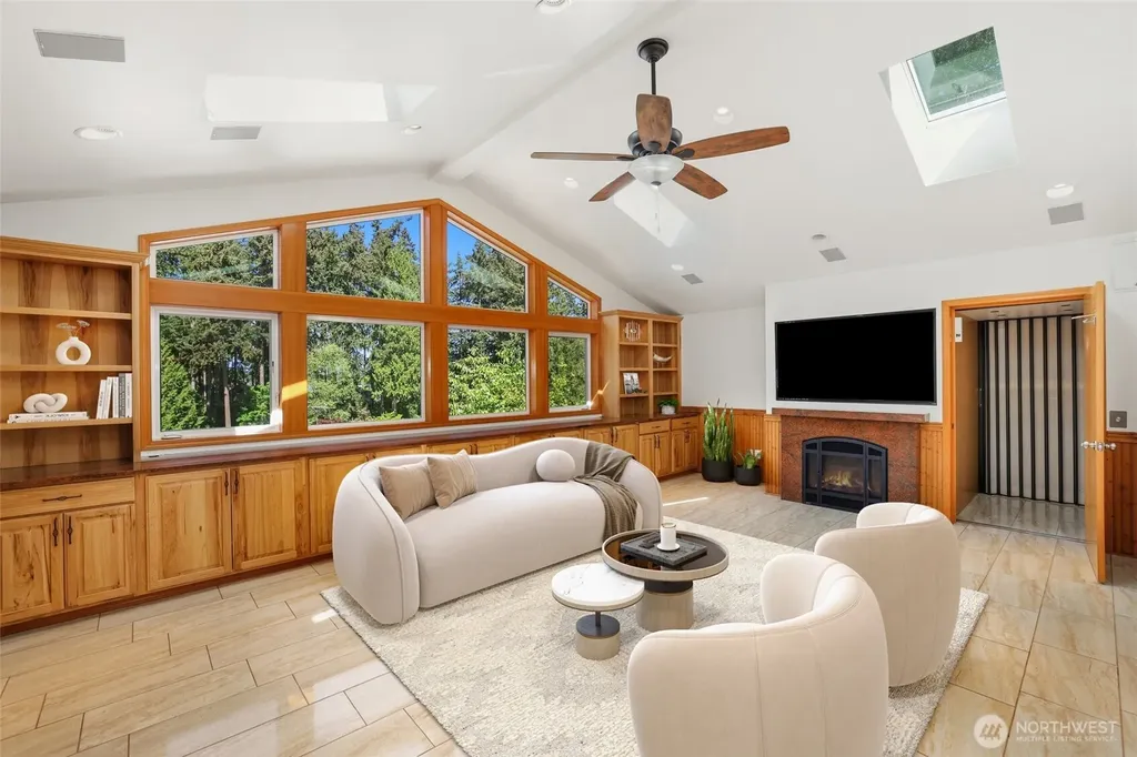 4820 W Tapps Drive E Lake Tapps WA 98391