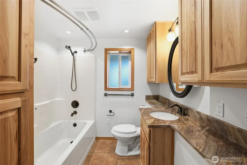 4820 W Tapps Drive E Lake Tapps WA 98391