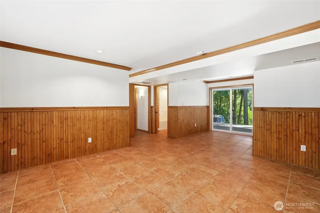 4820 W Tapps Drive E Lake Tapps WA 98391