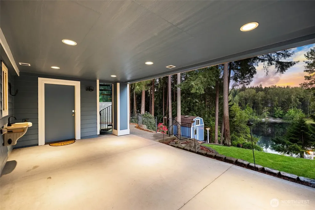 4820 W Tapps Drive E Lake Tapps WA 98391